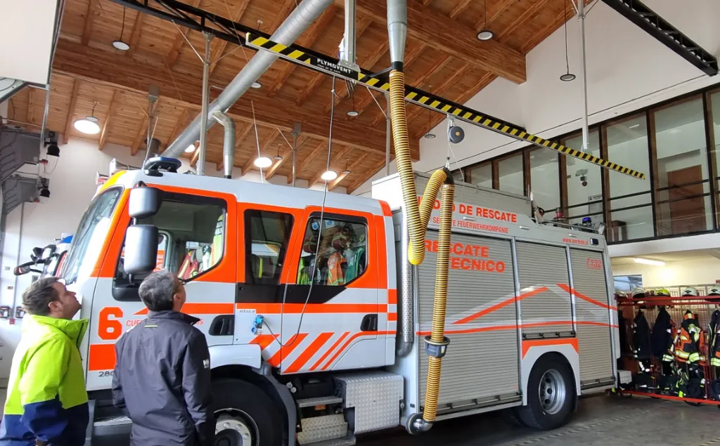 Extracción gases de escape vehiculos de emergencia